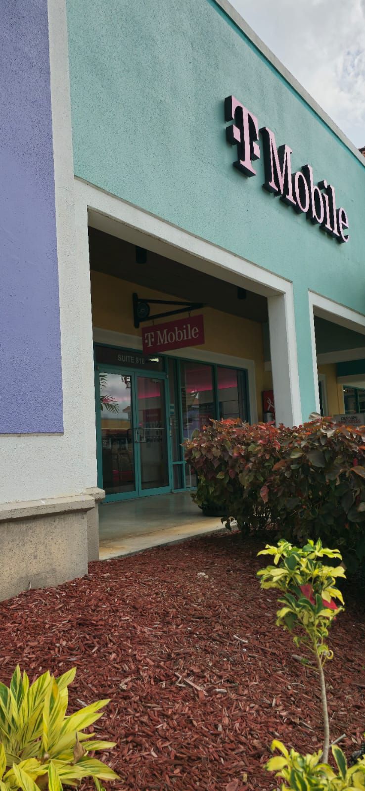 Exterior photo of T-Mobile Store at Puerto Rico Premium Outlets, Barceloneta, PR