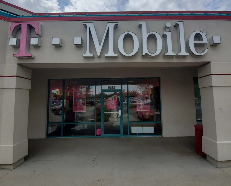  Exterior photo of T-Mobile store at Milwaukee, Boise, ID 