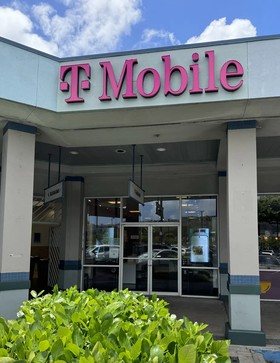  Exterior photo of T-Mobile Store at Hawaii Kai Towne Center, Honolulu, HI 