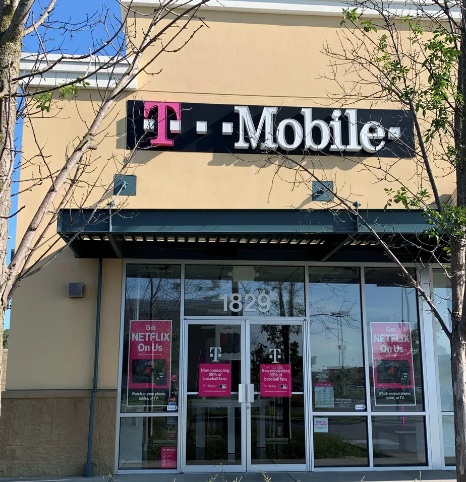 Exterior photo of T-Mobile store at George Hopper Rd & I-5 2, Burlington, WA