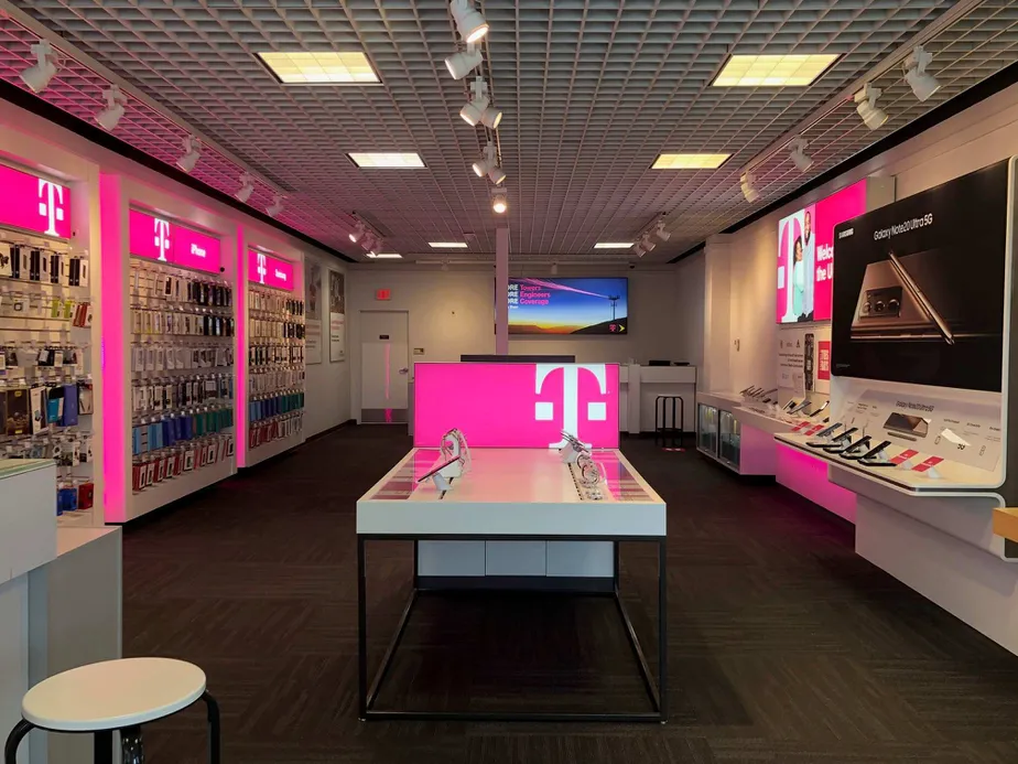 Interior photo of T-Mobile Store at Chesterfield Airport Rd & Aga Way, Chesterfield, MO