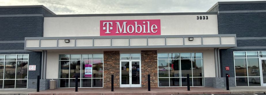  Exterior photo of T-Mobile Store at W Peoria & N 31st, Phoenix, AZ 