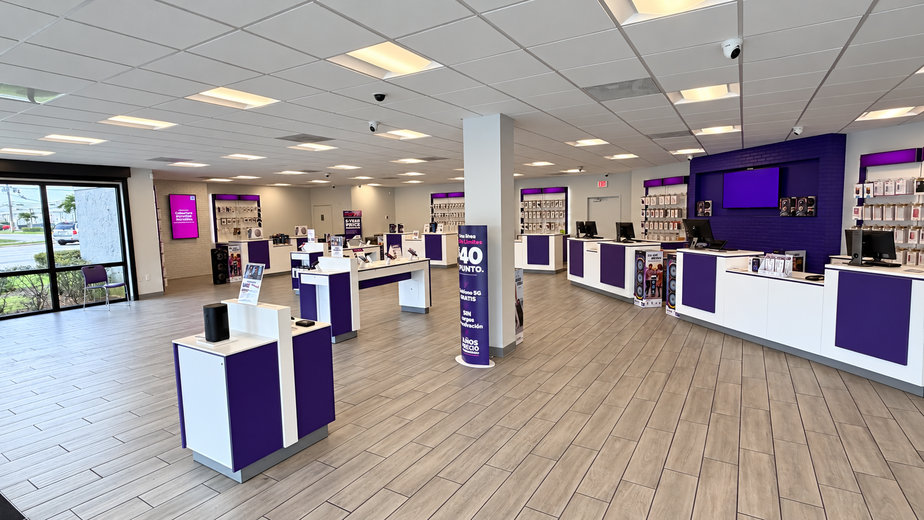 Metro by T-Mobile 6602 Lake Worth Rd - 6602 Lake Worth Rd 