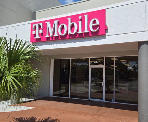 Exterior photo of T-Mobile Store at Tamiami Trl S & Jacaranda Blvd, Venice, FL