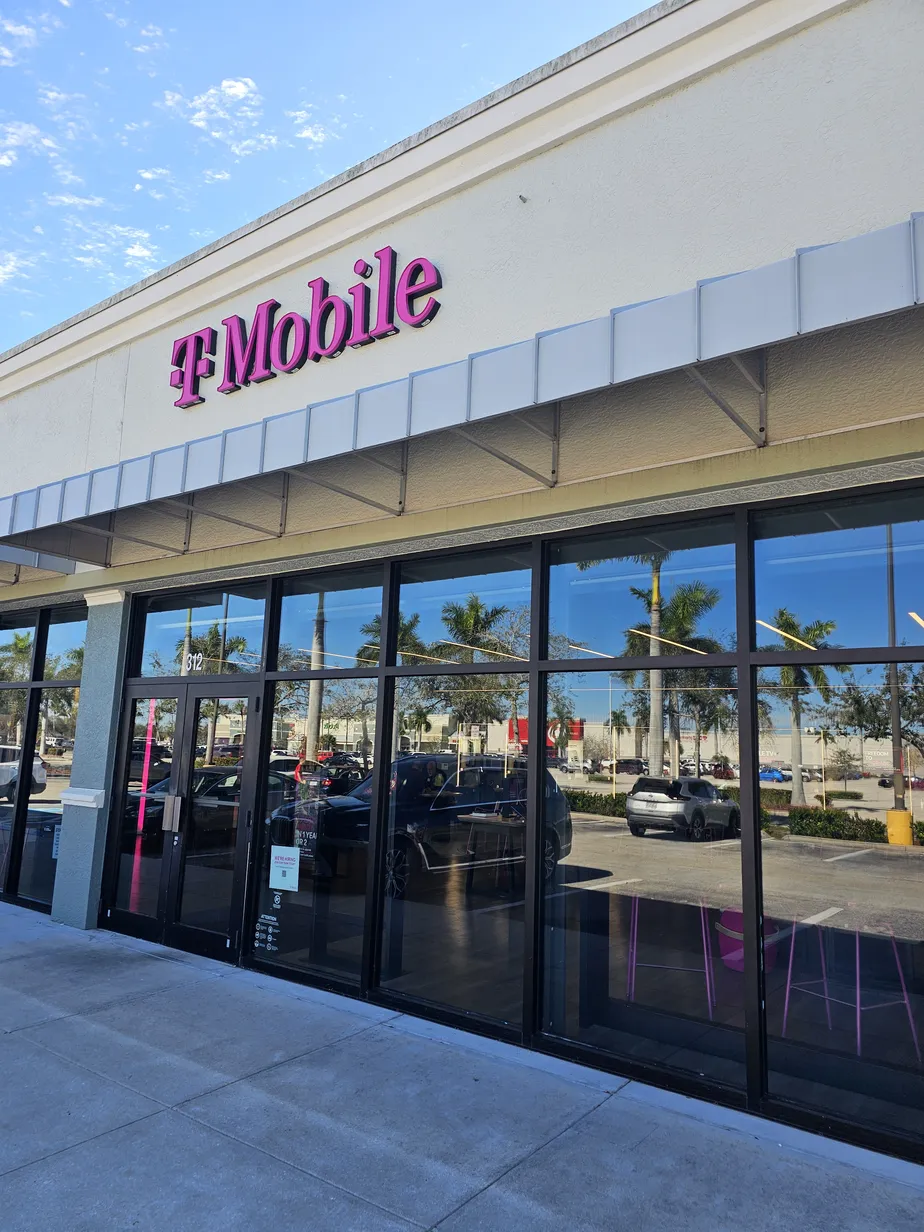  Exterior photo of T-Mobile Store at Santa Barbara Blvd & SW 2nd Av, Cape Coral, FL 