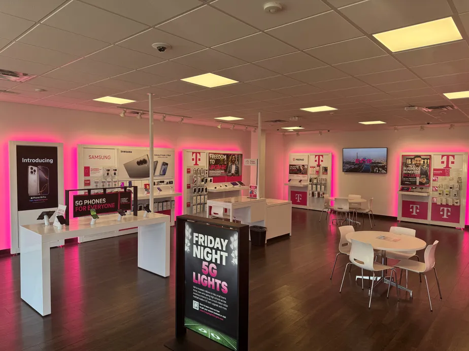  Interior photo of T-Mobile Store at US 395 & Canning Dr, Colville, WA 