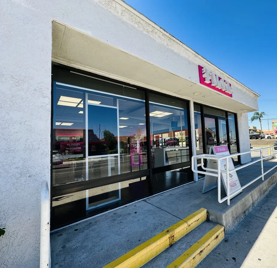 Exterior photo of T-Mobile Store at 6th & Smith, Corona, CA