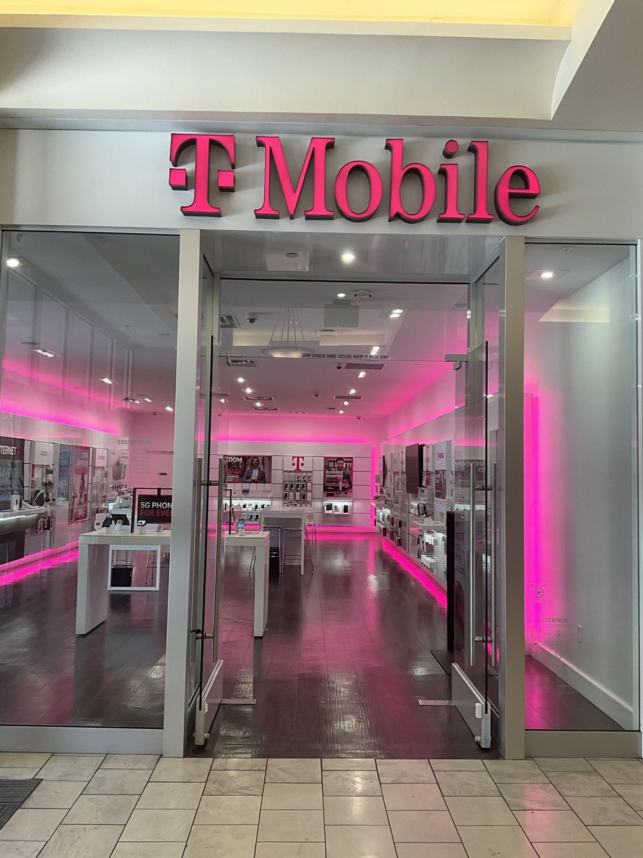 Exterior photo of T-Mobile Store at Hillsdale Mall, San Mateo, CA