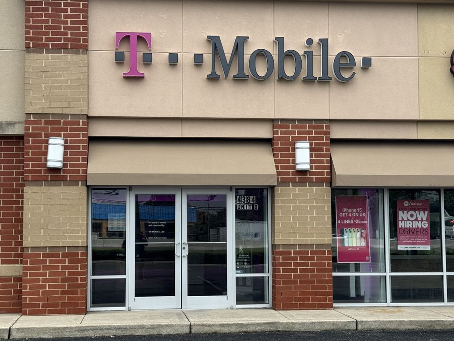 Exterior photo of T-Mobile Store at US 130 & Willingboro, Willingboro, NJ