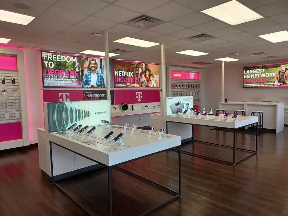  Interior photo of T-Mobile Store at W Beebe Capps & S Main St., Searcy, AR 