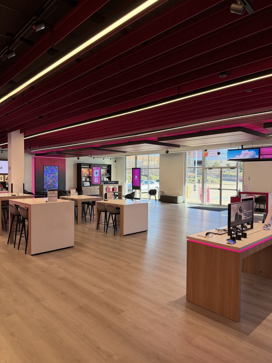  Interior photo of T-Mobile Store at Park Avenue, Little Rock, AR 
