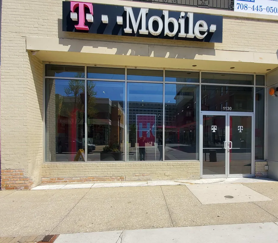 Exterior photo of T-Mobile store at Lake & Harlem, Oak Park, IL