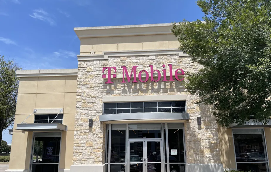  Exterior photo of T-Mobile Store at Overton Ridge Blvd & S Hulen St, Fort Worth, TX 