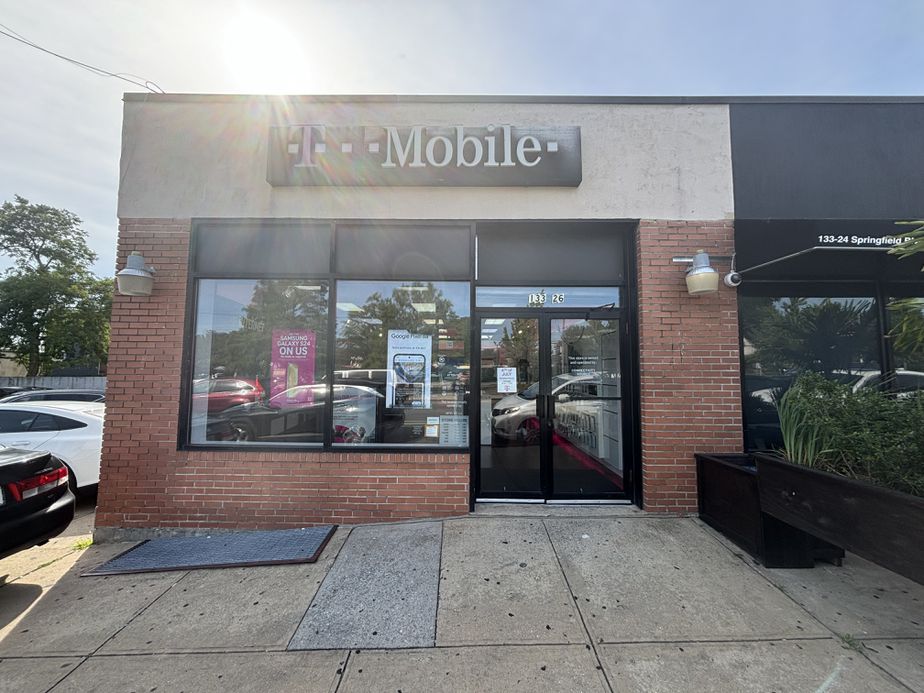 Exterior photo of T-Mobile Store at Springfield & Merrick, Springfield Gardens, NY