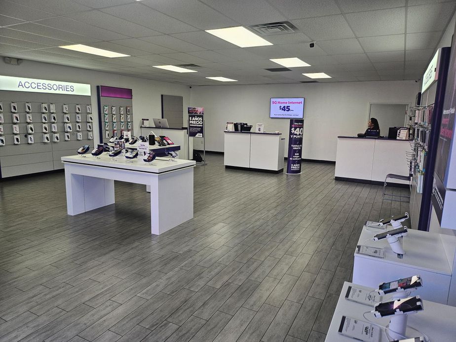 Metro by T-Mobile 1280 S Loop 288 - 1280 S Loop 288 