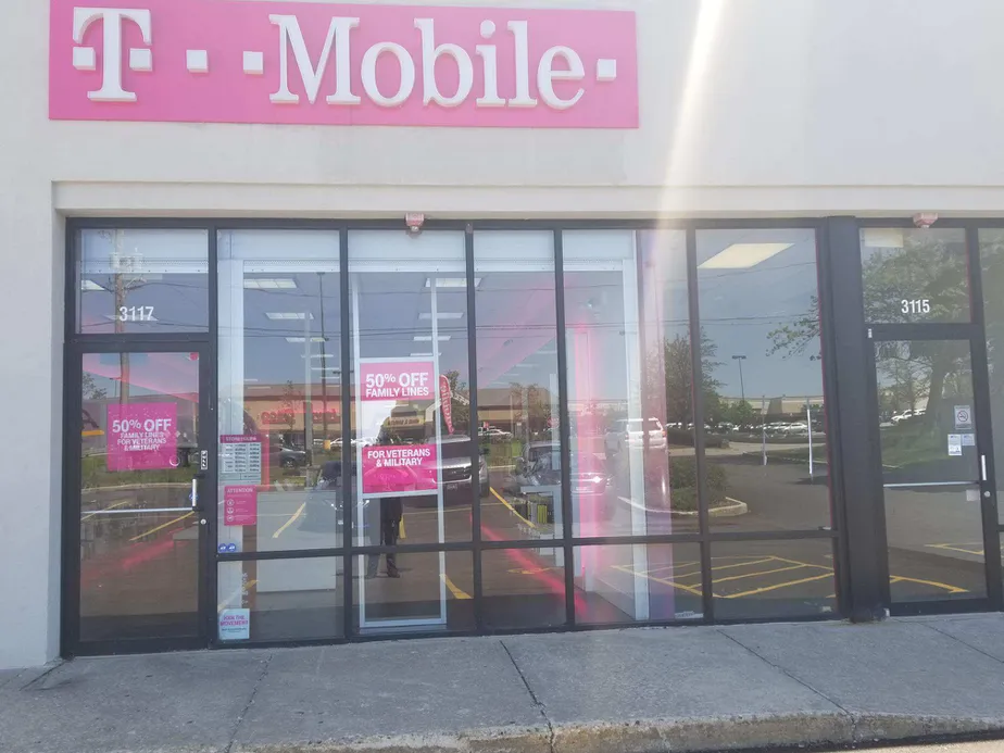 Exterior photo of T-Mobile store at Lewis Ave & York House Rd, Waukegan, IL