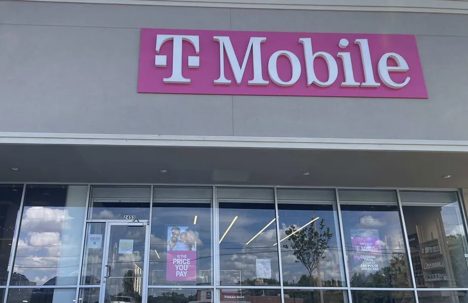  Exterior photo of T-Mobile Store at Kenosha & Aspen, Broken Arrow, OK 