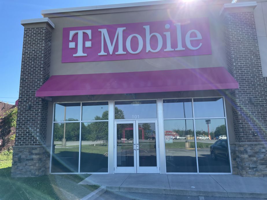 Exterior photo of T-Mobile Store at N Main St & Interstate Dr, Crossville, TN