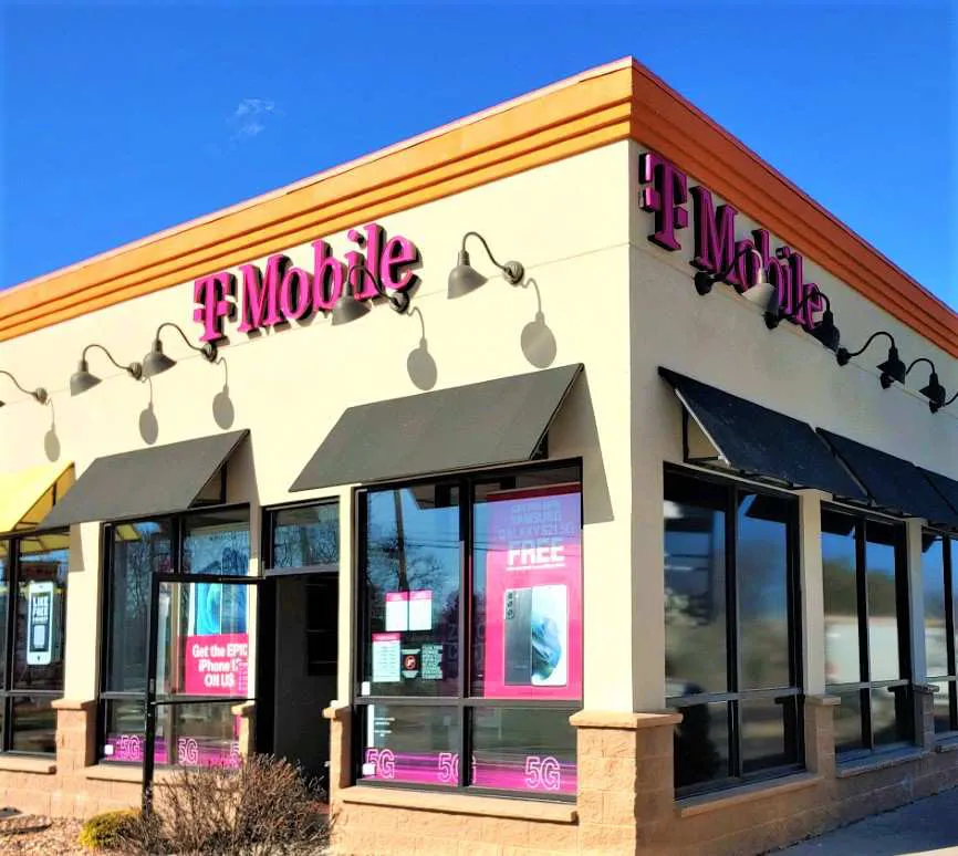  Exterior photo of T-Mobile store at Seneca Tpke & Sangertown Sq, New Hartford, NY 