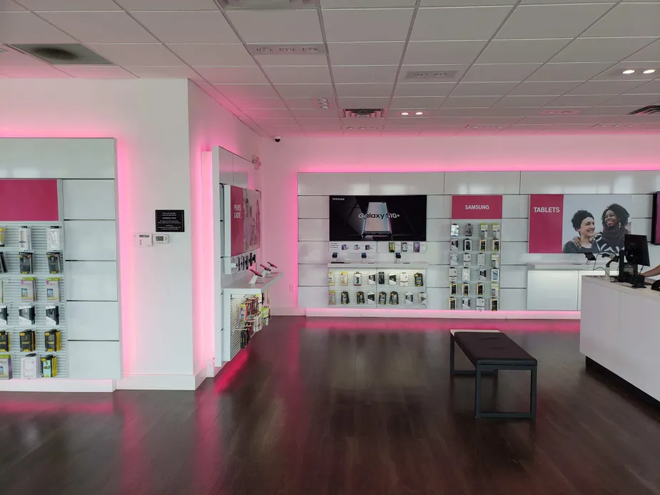 Interior photo of T-Mobile Store at US Hwy 412 & N Progress Ave, Siloam Springs, AR