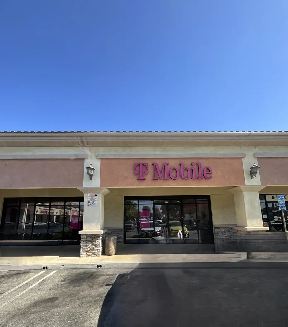  Exterior photo of T-Mobile Store at Whittier & Montebello Blvd, Montebello, CA 
