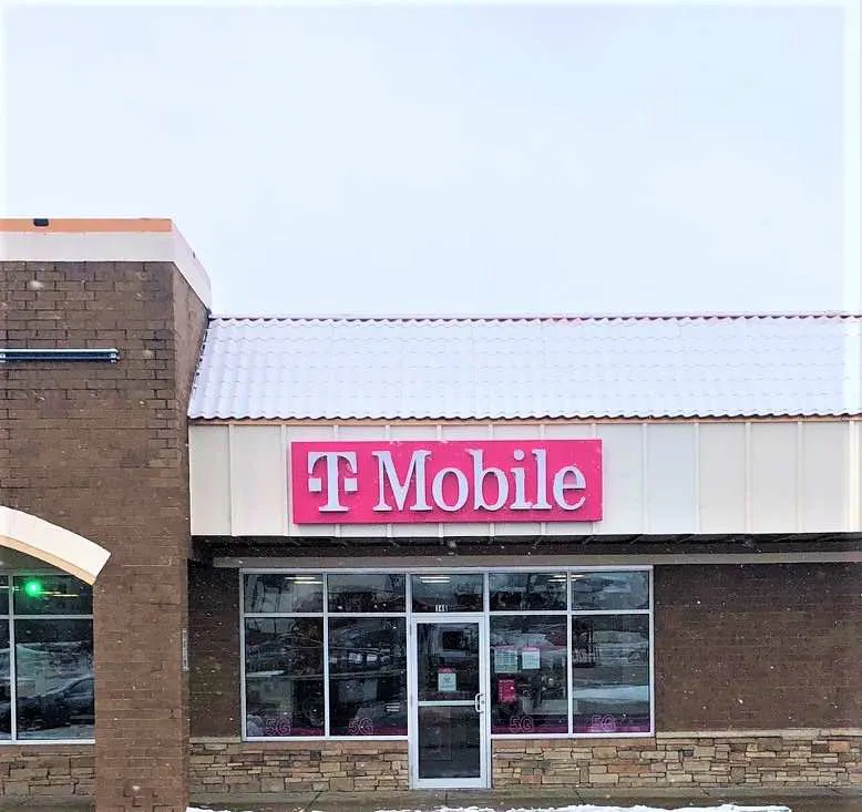 Exterior photo of T-Mobile store at Xenia Towne Sq & N King St, Xenia, OH