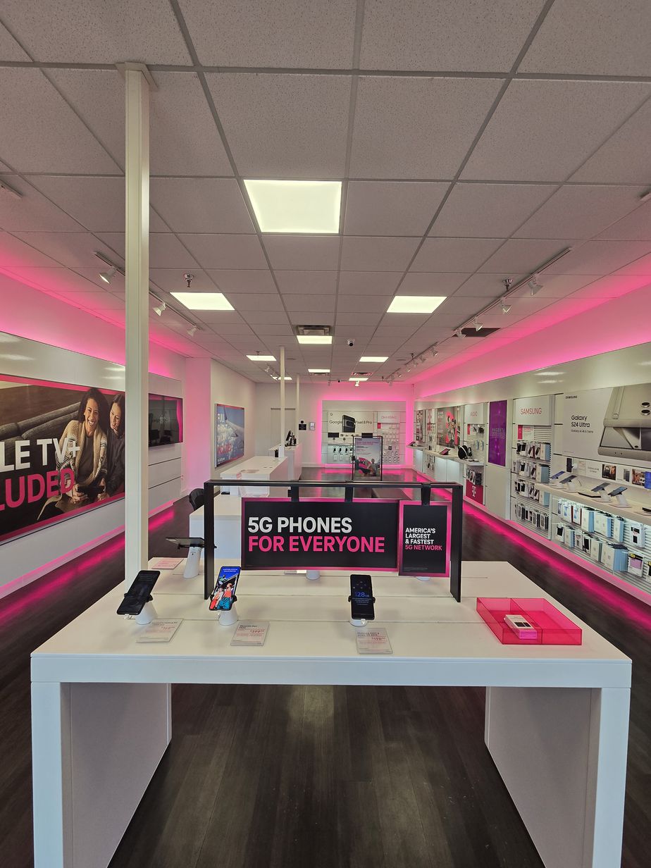 Interior photo of T-Mobile Store at Main & NW Washington Blvd., Hamilton, OH
