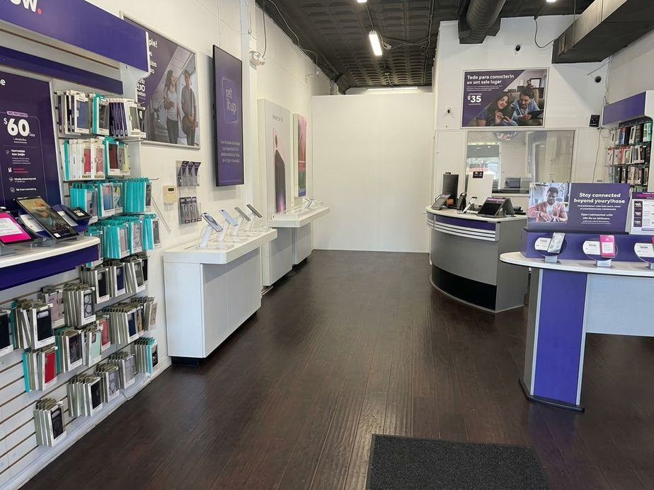 Metro by T-Mobile 239 N Glebe Rd - 239 N Glebe Rd 
