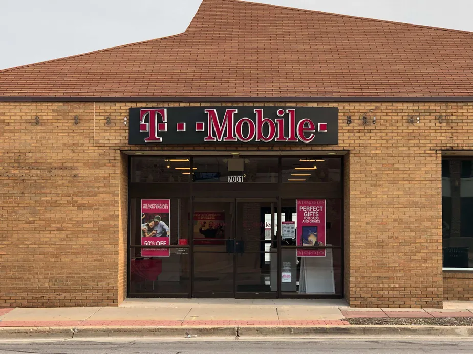 Exterior photo of T-Mobile store at Greenfield & 70th, West Allis, WI