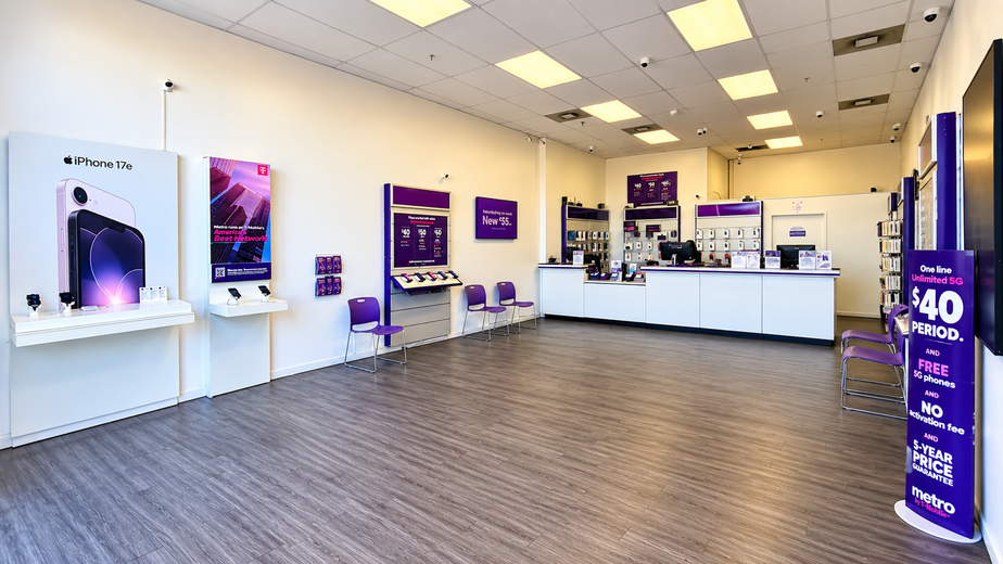 Metro by T-Mobile 700 W Imperial Hwy - 700 W Imperial Hwy 