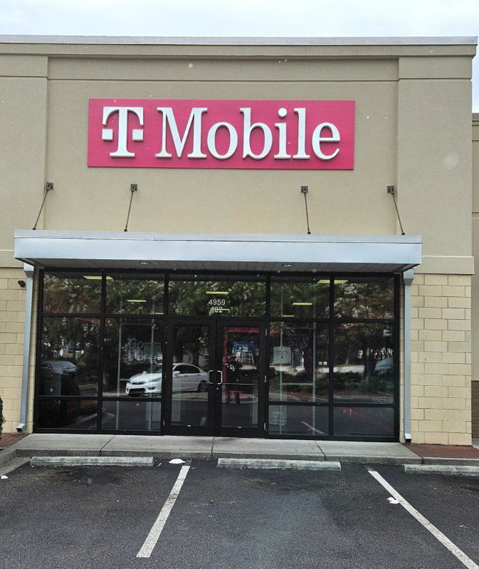 Exterior photo of T-Mobile Store at Centre Point, Charleston, SC