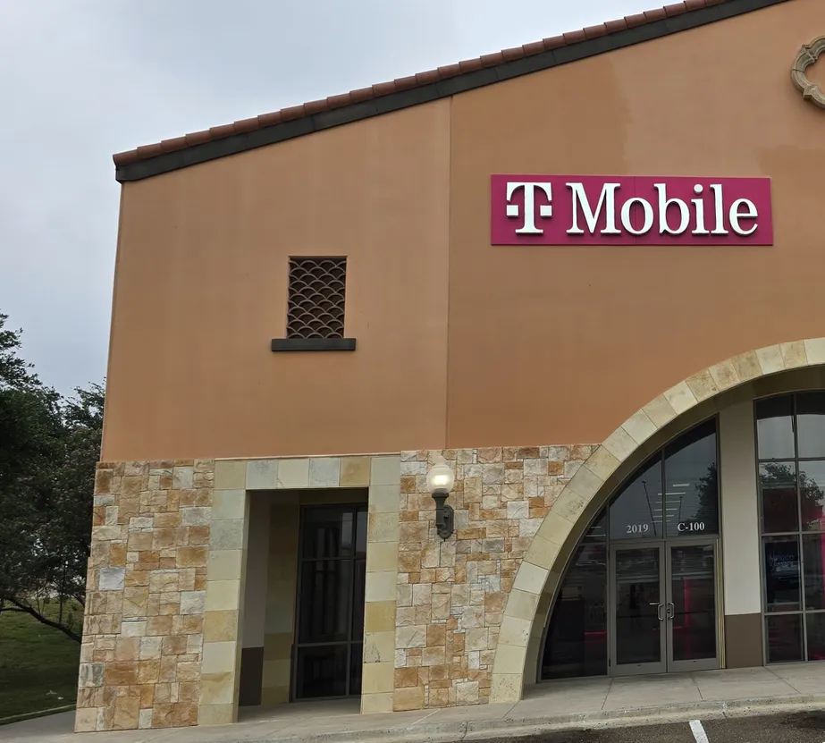  Exterior photo of T-Mobile Store at Independence Plaza, Laredo, TX 