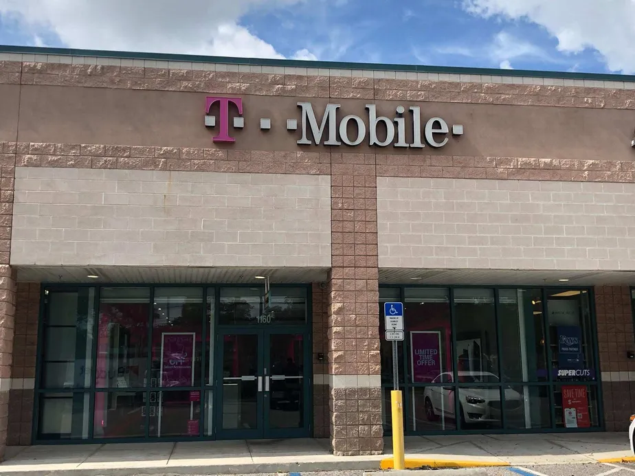 Exterior photo of T-Mobile store at Gulf To Bay Blvd & Park Place Blvd, Clearwater, FL