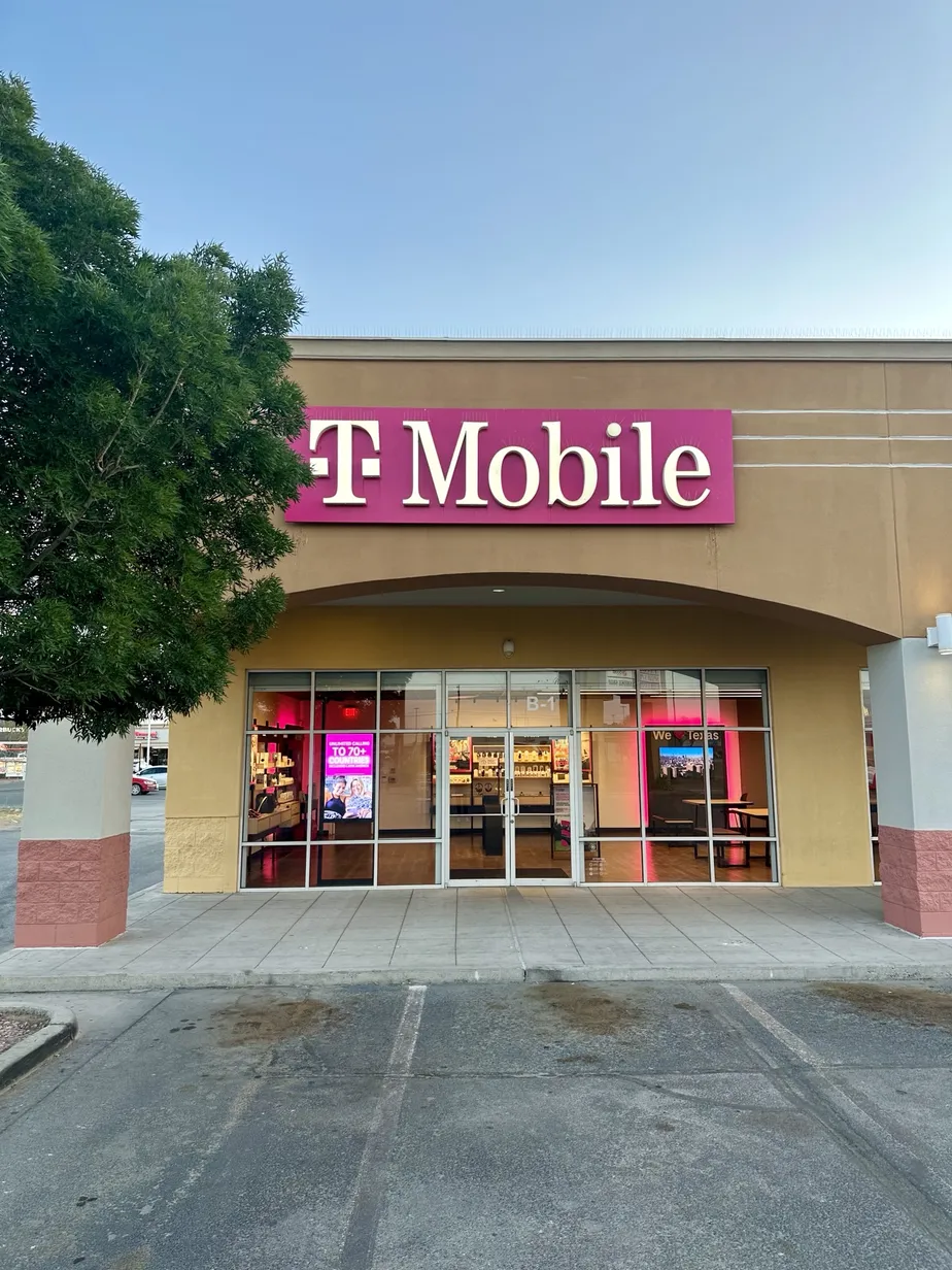  Exterior photo of T-Mobile Store at Loop 375 & Alameda Boulevard, El Paso, TX 