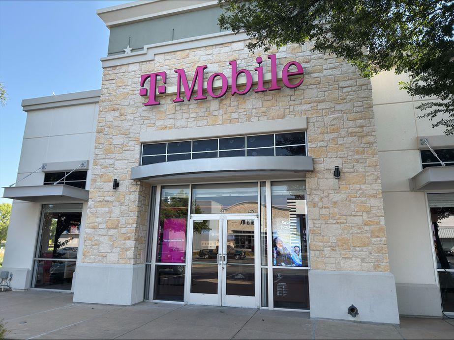 T-Mobile Overton Ridge Blvd & S Hulen St - 4811 Overton Ridge Blvd 