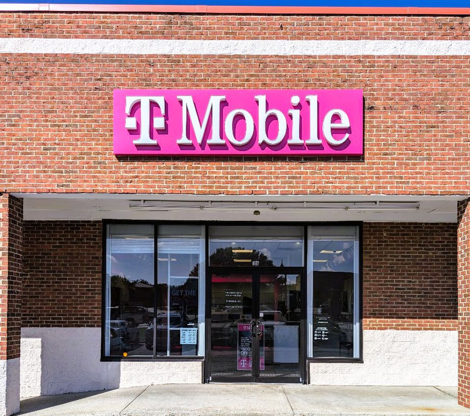 Exterior photo of T-Mobile Store at Dreher & Augusta, West Columbia, SC