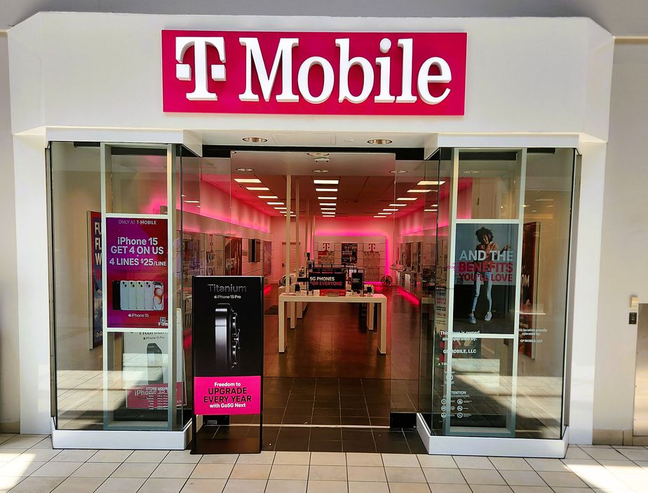 Exterior photo of T-Mobile Store at Chesterfield Town Center, Richmond, VA