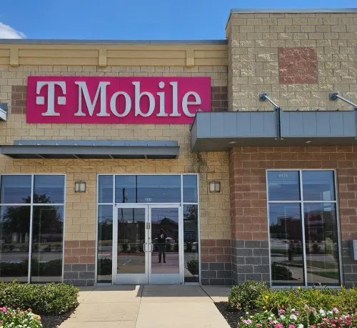 Exterior photo of T-Mobile Store at Davis Towne Crossing, North Richland Hills, TX