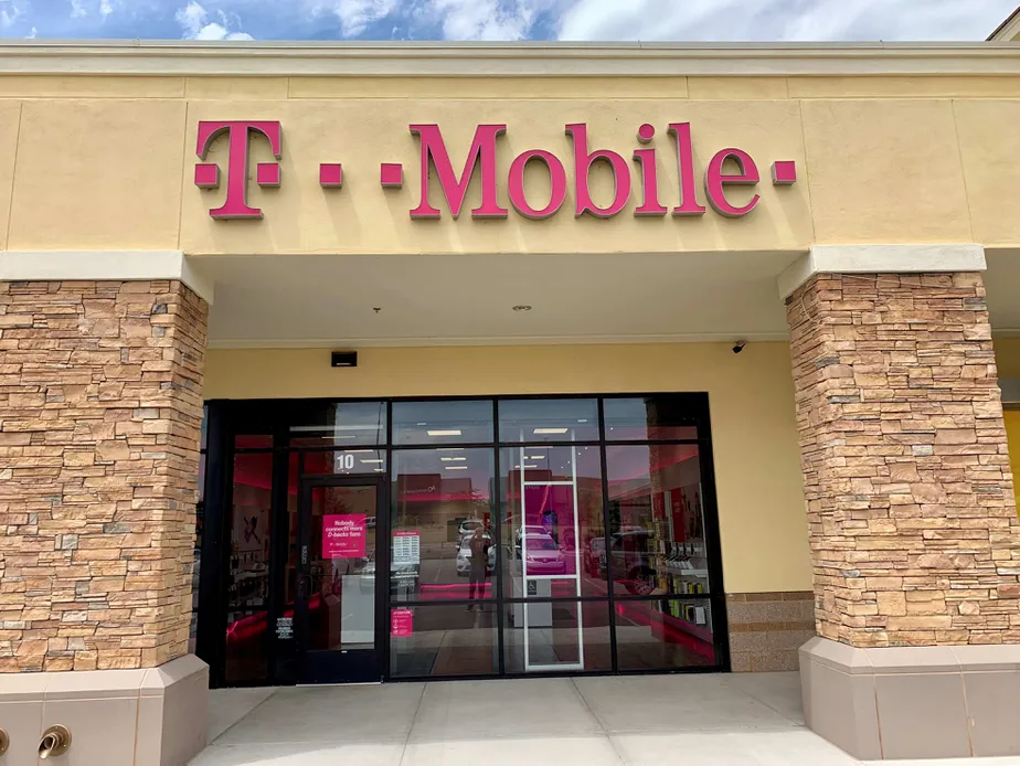 Exterior photo of T-Mobile store at E Ocotillo Rd & S Gilbert Rd, Chandler, AZ