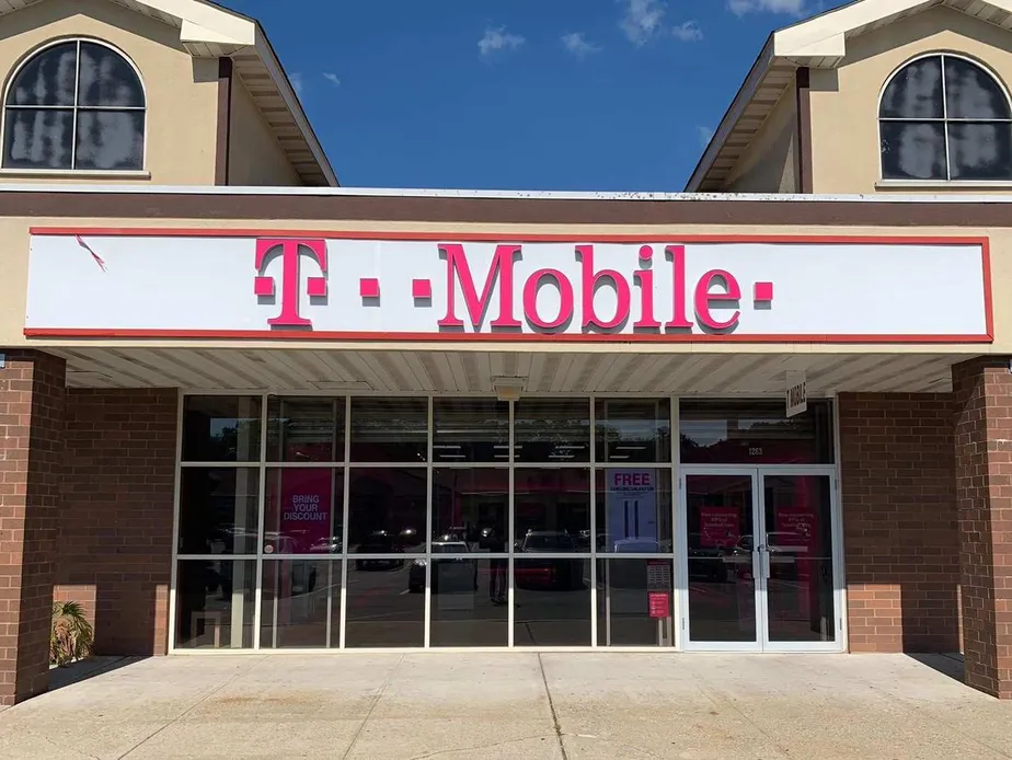 Exterior photo of T-Mobile store at Middle Country Rd & Woodville Rd, Middle Island, NY