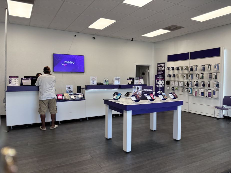 Metro by T-Mobile 1515 Aquarena Springs Dr - 1515 Aquarena Springs Dr 