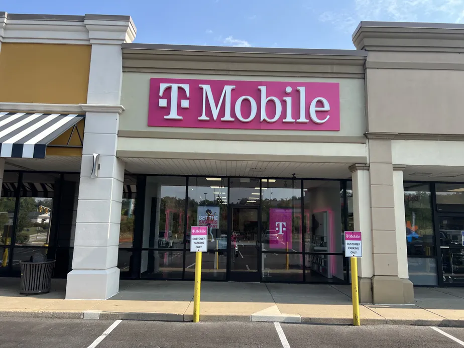  Exterior photo of T-Mobile Store at The Pointe, Pittsburgh, PA 