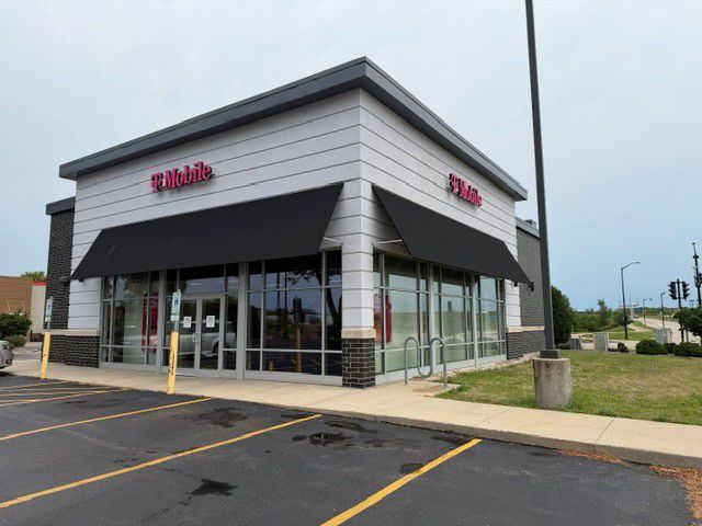 T-Mobile & UScellular Milwaukee Rd & Freeman Pkwy - 2933 Milwaukee Rd 