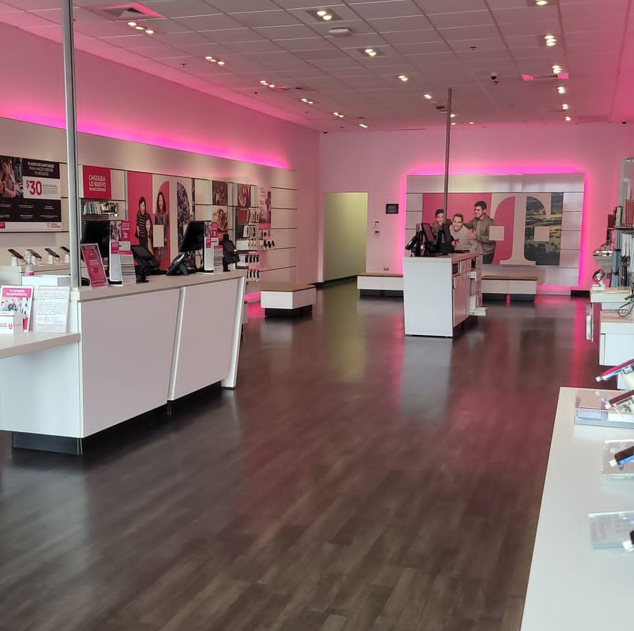 Interior photo of T-Mobile Store at Corozal Plaza, Corozal, PR