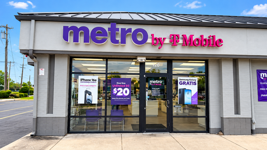 Metro by T-Mobile 6883 Fountains Blvd - 6883 Fountains Blvd
