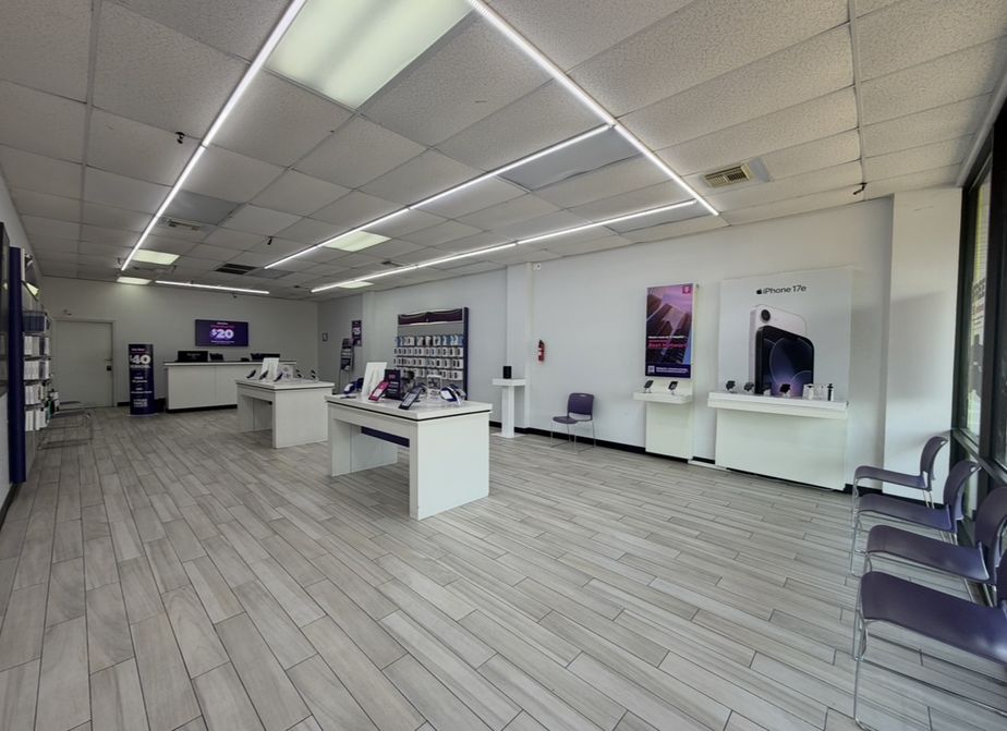 Metro by T-Mobile 900 S Wayside Dr - 900 S Wayside Dr 