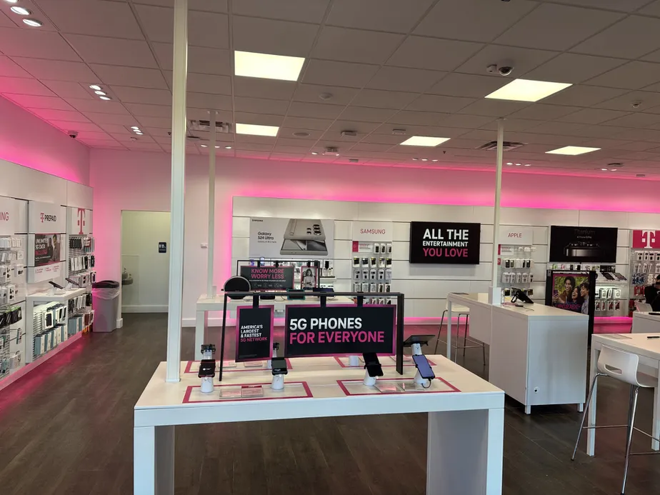  Interior photo of T-Mobile Store at Barry Rd & US 169, Kansas City, MO 
