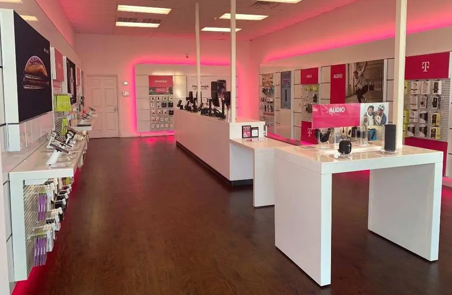 Interior photo of T-Mobile Store at Walnut St & N Hwy 123 Bypass, Seguin, TX