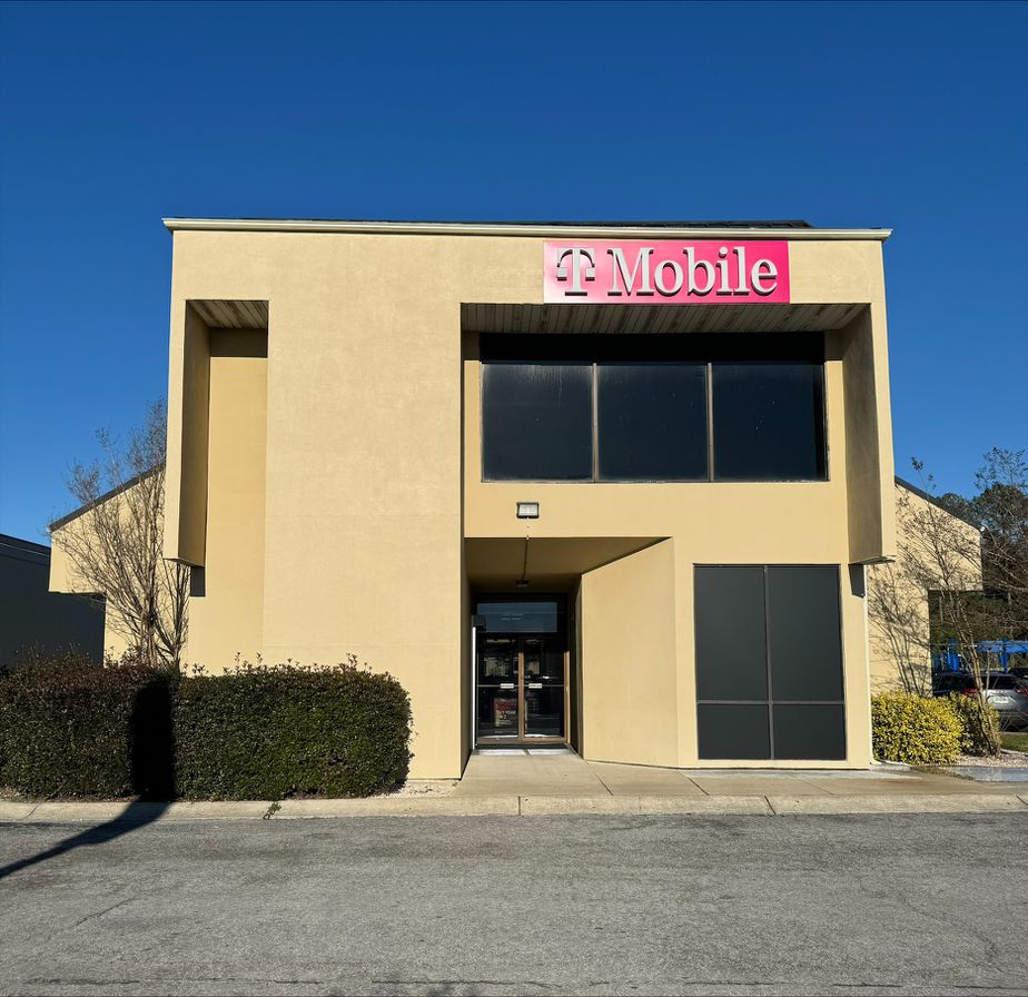 Exterior photo of T-Mobile Store at Western Blvd & Commerce Rd, Jacksonville, NC