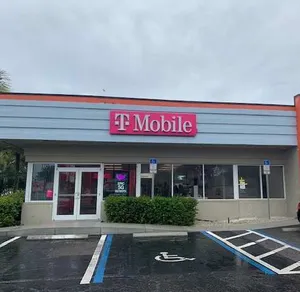 T-Mobile Lee Blvd & Joan Ave N | Lehigh Acres, FL